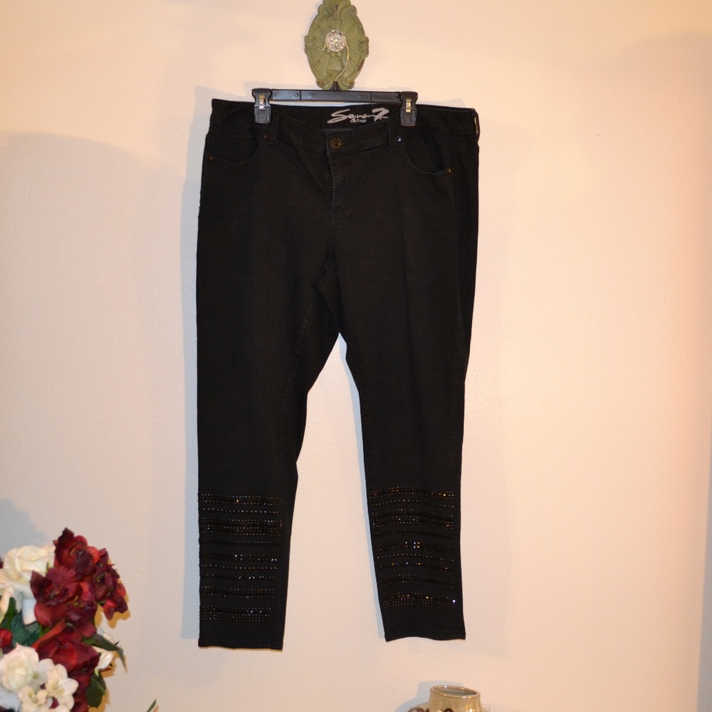 Seven 7 Women’s Black With Embellished On The Bottom Jeans. Sz 20